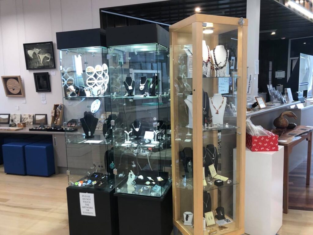 Artspace Wonthaggi provides an opportunity to purchase original textiles, ceramics, jewellery, glassware, and more produced by local and regional artists.