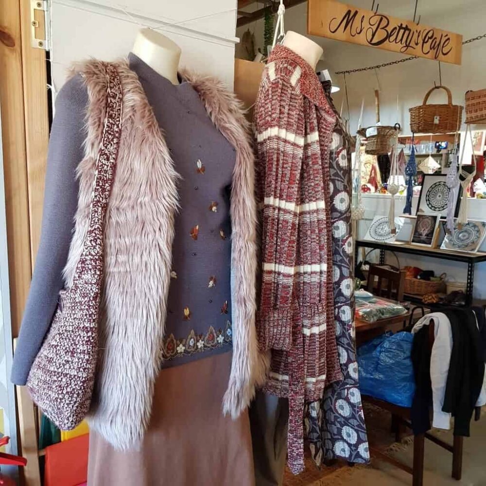 The Wonthaggi Market is filled with interesting antiques and retro clothing Wonthaggi. They are open every day for you to browse through this interesting and uniique store.