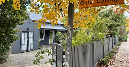 For your next Gippsland accommodation, visit Cinta Cottage. It is a wonderful cosy cottage, located centrally in the beautiful historic village of Loch Vic