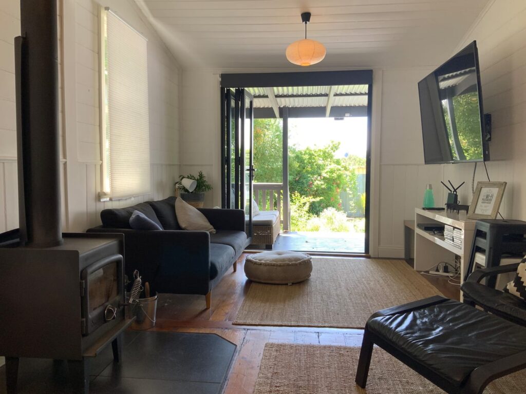 Cinta Cottage located in Loch Victoria is just a short drive for your Korumburra accommodation. Dog friendly, peaceful with old world charm.