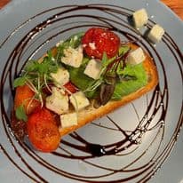 Streatside Café & Eatery is the coffee sgop Warragul that specialises in traditional homemade Italian biscotti, cakes, specialty coffee, and authentic Italian style cooking.